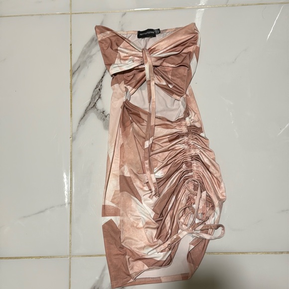 Cute cutout dress from pretty little thing 🤎 - Picture 4 of 7